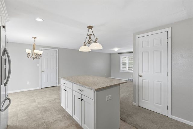 18 Crestwood Dr, Cecil, PA 15321