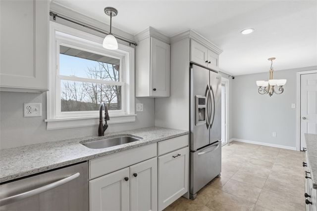 18 Crestwood Dr, Cecil, PA 15321