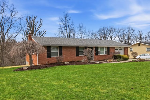 18 Crestwood Dr, Cecil, PA 15321