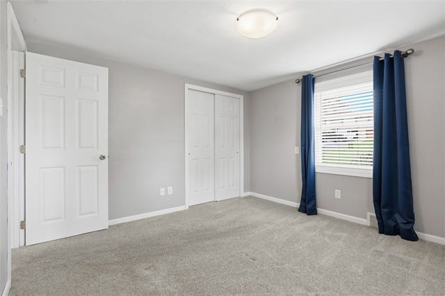 18 Crestwood Dr, Cecil, PA 15321