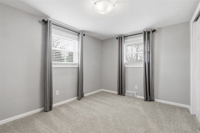 18 Crestwood Dr, Cecil, PA 15321