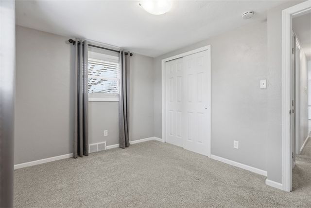 18 Crestwood Dr, Cecil, PA 15321