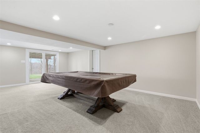 18 Crestwood Dr, Cecil, PA 15321