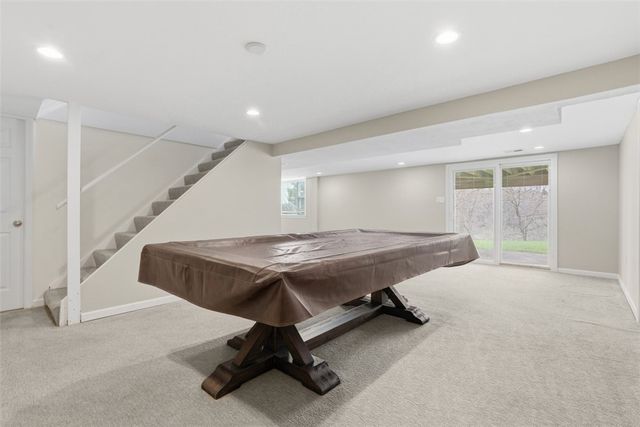 18 Crestwood Dr, Cecil, PA 15321