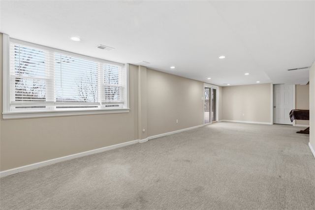 18 Crestwood Dr, Cecil, PA 15321