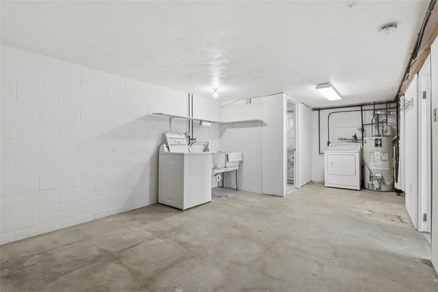 18 Crestwood Dr, Cecil, PA 15321