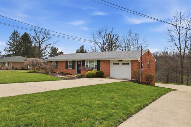 18 Crestwood Dr, Cecil, PA 15321