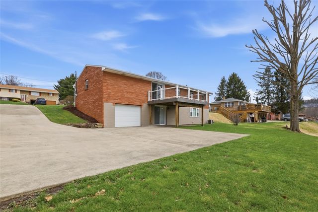 18 Crestwood Dr, Cecil, PA 15321