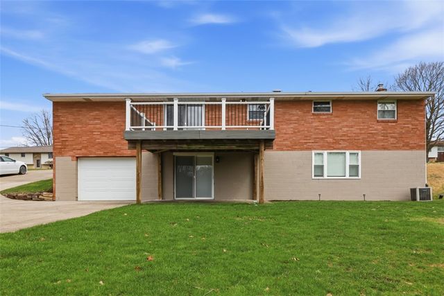 18 Crestwood Dr, Cecil, PA 15321