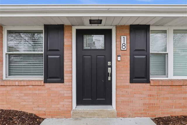 18 Crestwood Dr, Cecil, PA 15321