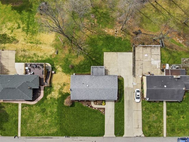 18 Crestwood Dr, Cecil, PA 15321