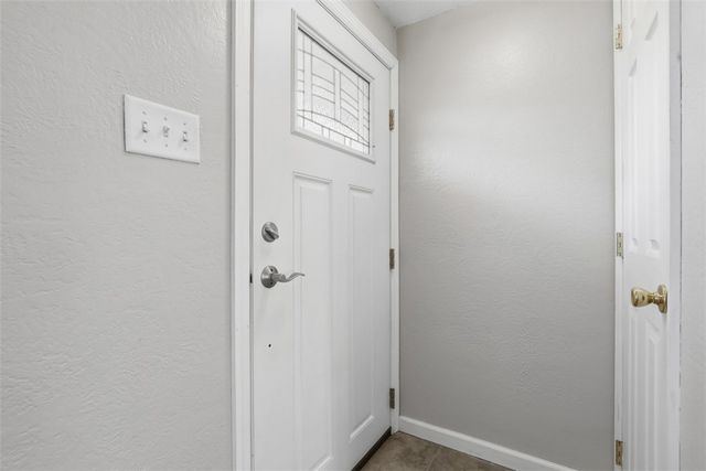 18 Crestwood Dr, Cecil, PA 15321