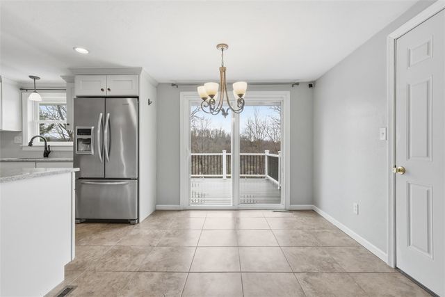 18 Crestwood Dr, Cecil, PA 15321