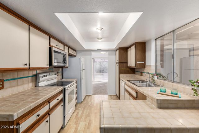 4901 E MAGIC STONE Drive, Phoenix, AZ 85044