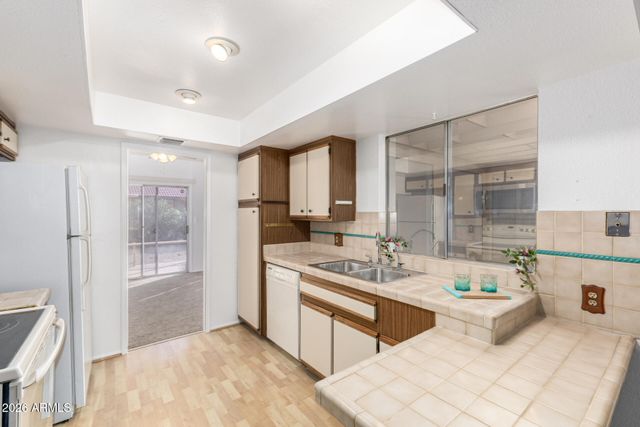 4901 E MAGIC STONE Drive, Phoenix, AZ 85044