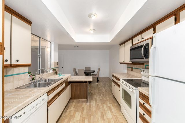 4901 E MAGIC STONE Drive, Phoenix, AZ 85044