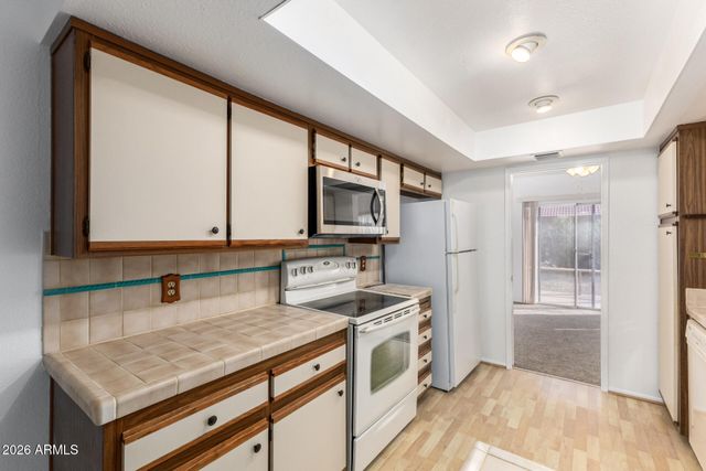 4901 E MAGIC STONE Drive, Phoenix, AZ 85044