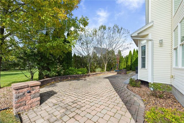29 Coralburst Crescent, Penfield, NY 14580