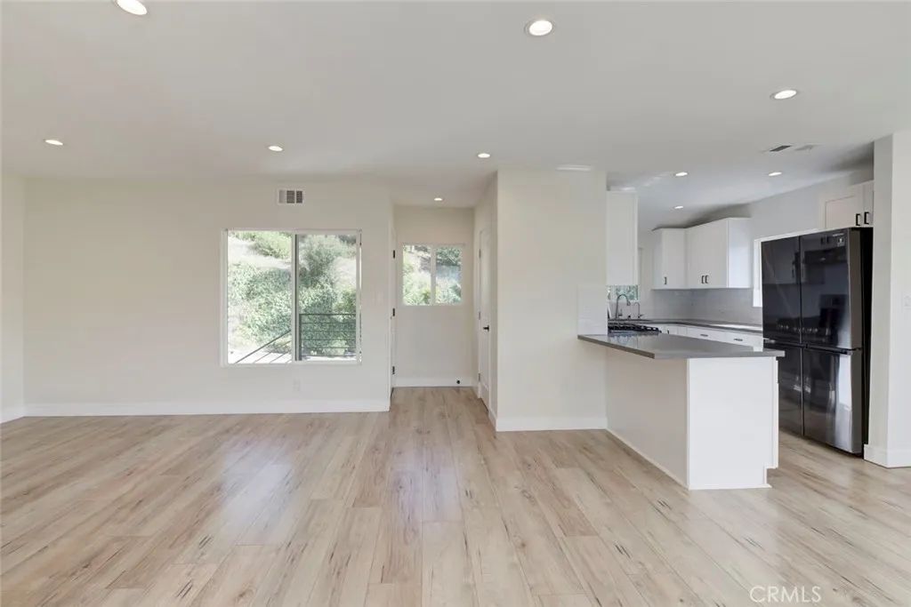1881 Verdugo Loma Drive, Glendale, CA 91208