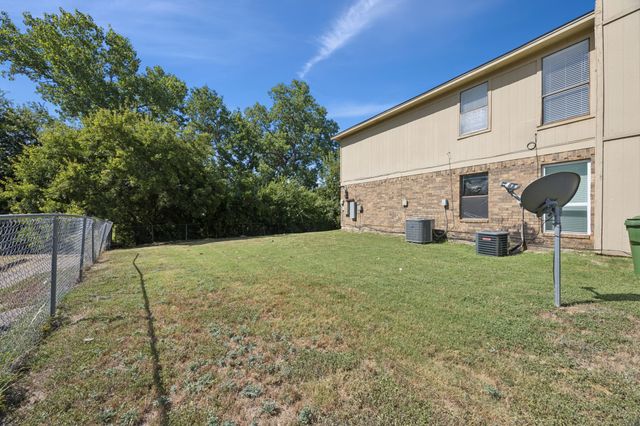 8113 Foxfire Lane, White Settlement, TX 76108