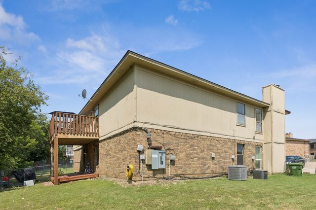 8113 Foxfire Lane, White Settlement, TX 76108