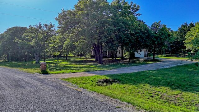 735 Sleepy Hollow Lane, Valley View, TX 76272