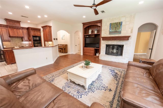 735 Sleepy Hollow Lane, Valley View, TX 76272