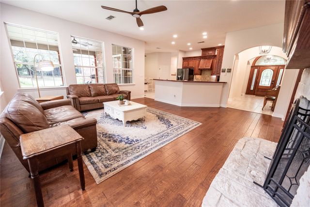735 Sleepy Hollow Lane, Valley View, TX 76272