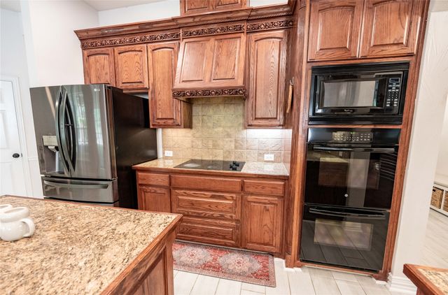 735 Sleepy Hollow Lane, Valley View, TX 76272