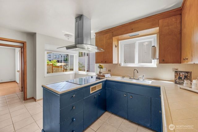5508 31st Avenue NE, Seattle, WA 98105