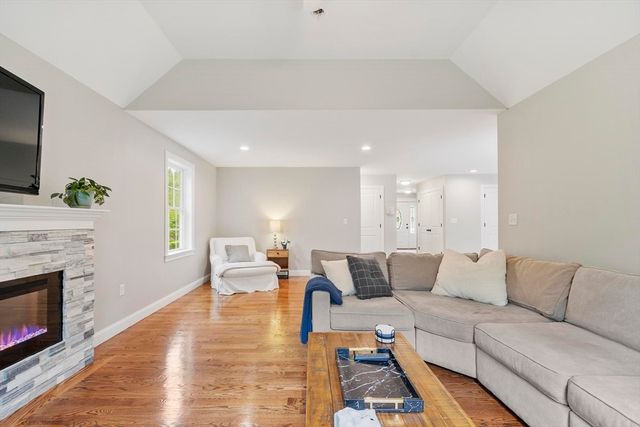 10 West St, Wilmington, MA 01887