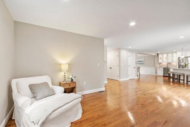 10 West St, Wilmington, MA 01887