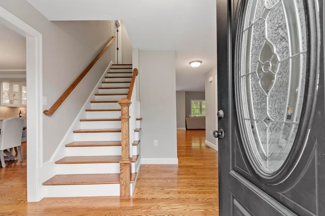 10 West St, Wilmington, MA 01887