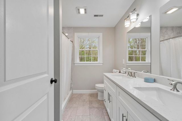 10 West St, Wilmington, MA 01887