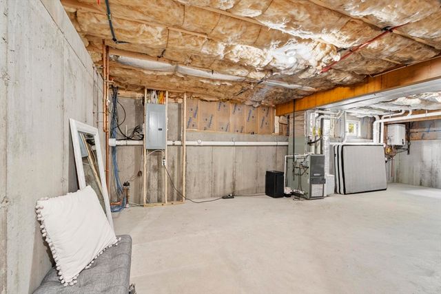10 West St, Wilmington, MA 01887