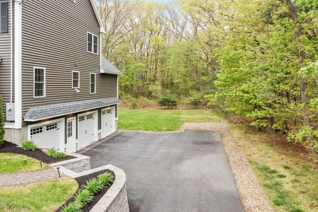 10 West St, Wilmington, MA 01887