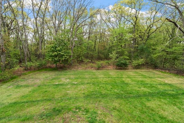 10 West St, Wilmington, MA 01887