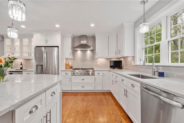 10 West St, Wilmington, MA 01887