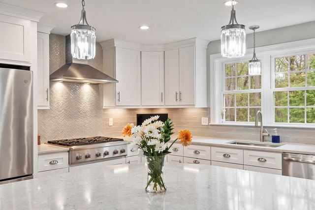 10 West St, Wilmington, MA 01887