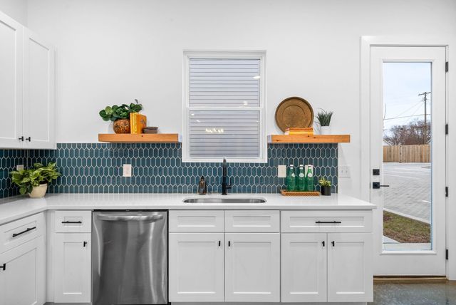 686 Anderson Ln, Madison, TN 37115