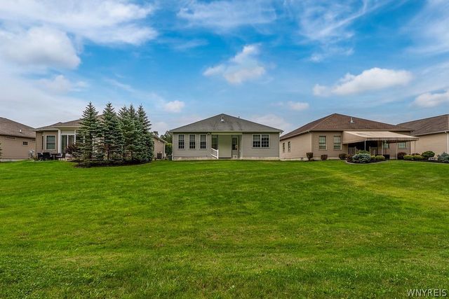 4740 Parker Road 20, Hamburg, NY 14075