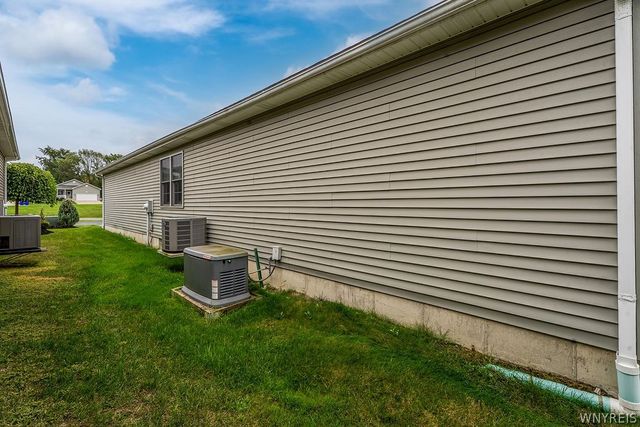 4740 Parker Road 20, Hamburg, NY 14075
