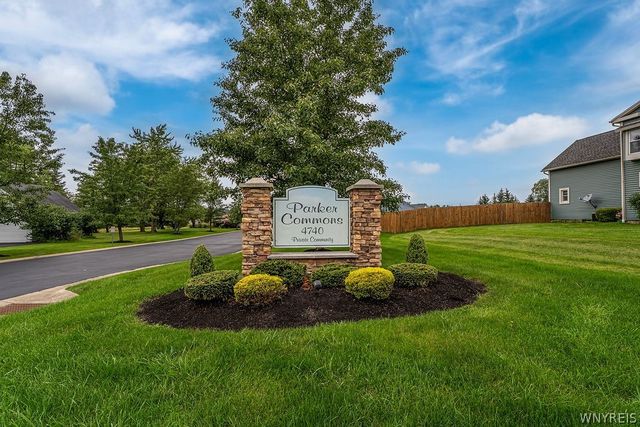 4740 Parker Road 20, Hamburg, NY 14075