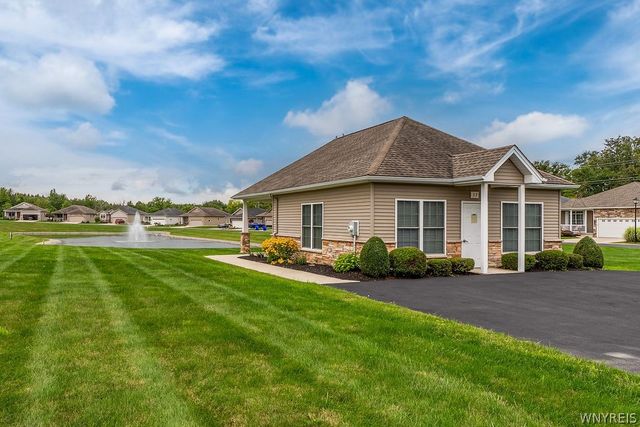 4740 Parker Road 20, Hamburg, NY 14075