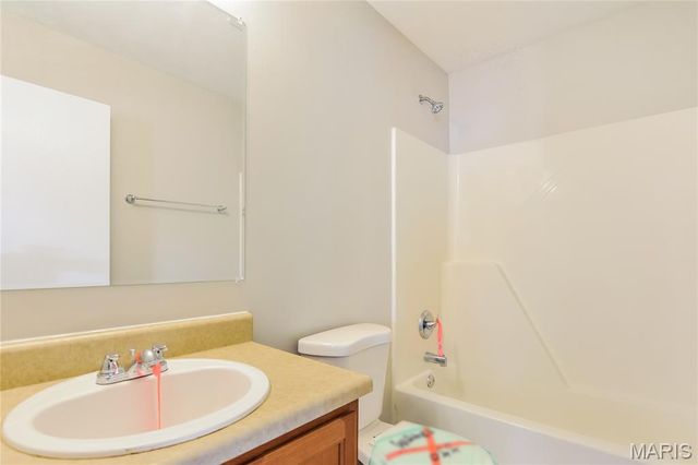 213 Sorrento Lane, Wentzville, MO 63385