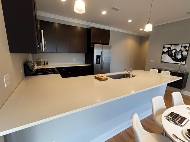 4812 W Montrose Avenue 204, Chicago, IL 60641