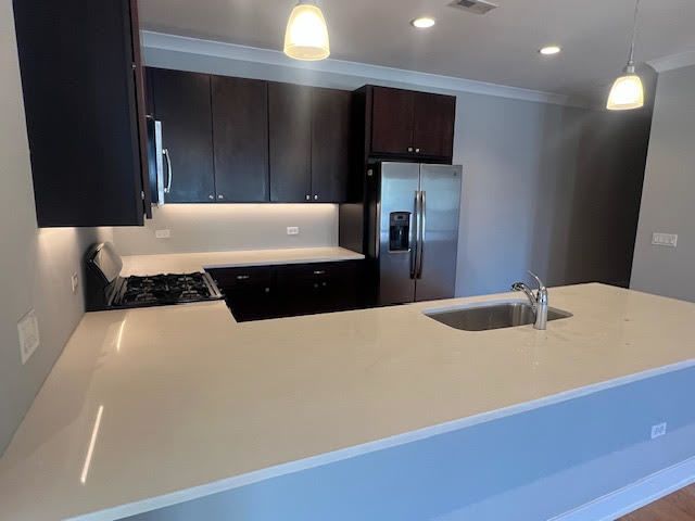 4812 W Montrose Avenue 204, Chicago, IL 60641