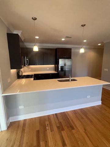 4812 W Montrose Avenue 204, Chicago, IL 60641