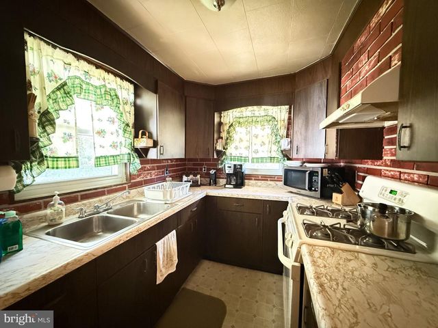 111 S STUART ST, Essex, MD 21221