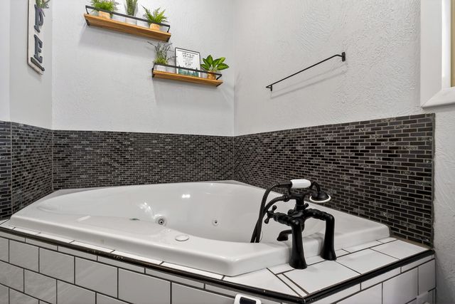 1375 Roberts Matthews Hwy, Sparta, TN 38583